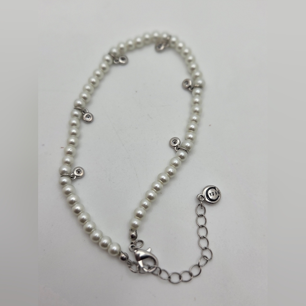 Classic White Pearl Bracelet with Silver Accents